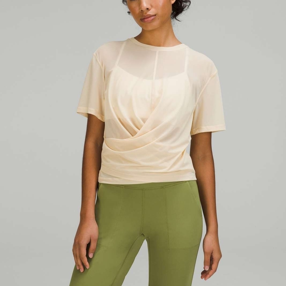 Lululemon Prosecco Yellow Lightweight Reversible Mesh Yoga T-Shirt Top Size 2
